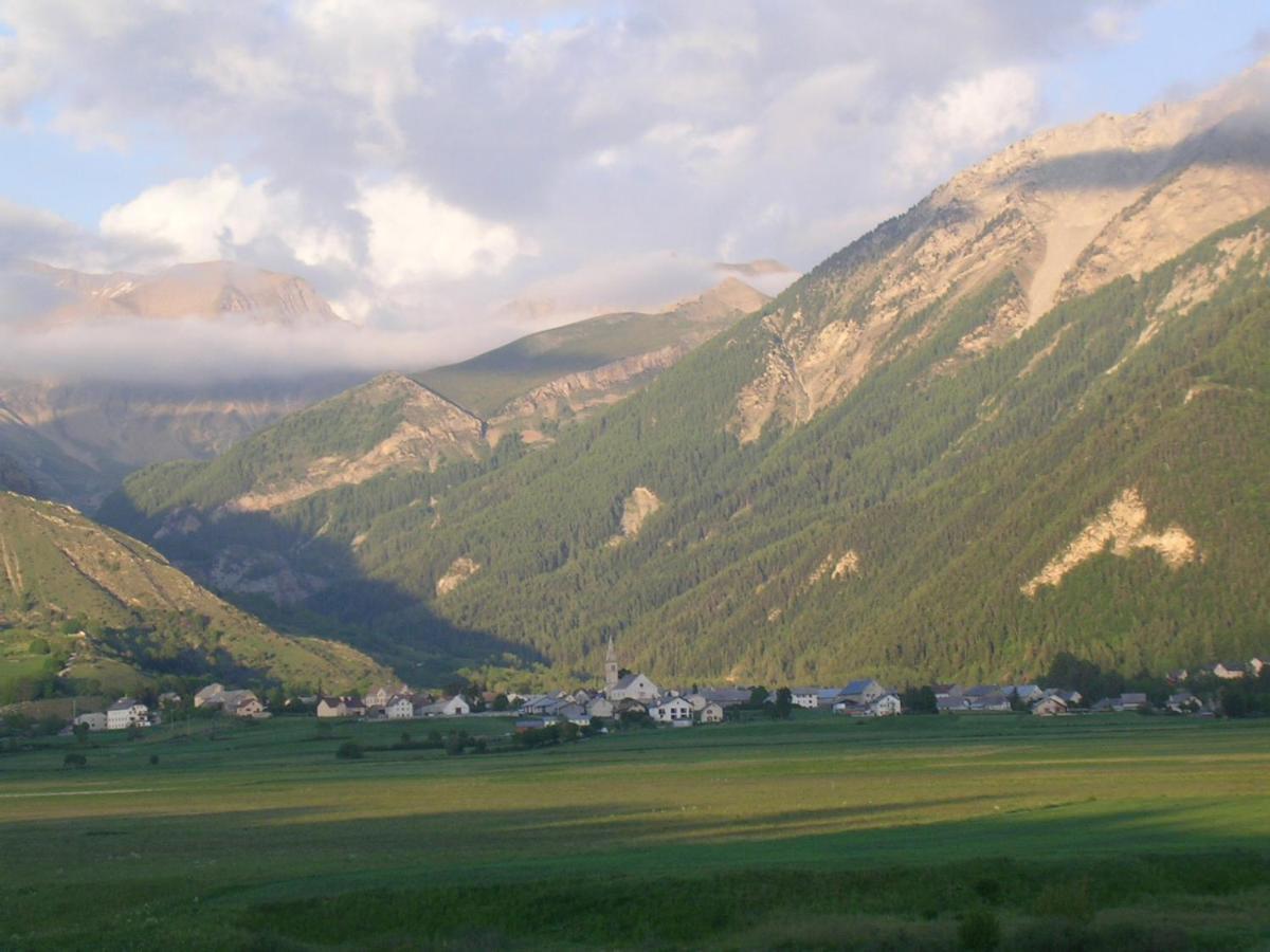 Hotel Restaurant Le Chamois Ancelle Eksteriør bilde